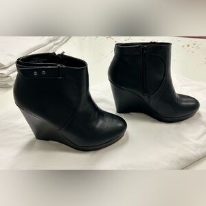 Torrid ankle boots size 9W. Great shape black chunky nice